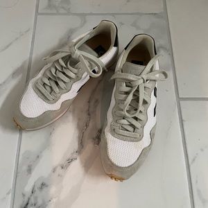 Veja REC Sneakers